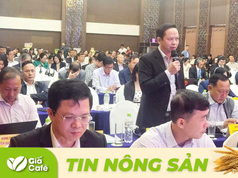 C&aacute;c đại biểu tham dự diễn đ&agrave;n